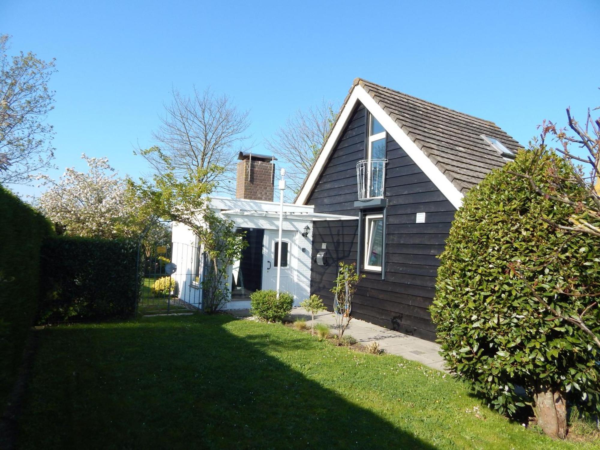 Wunderschoenes-Freistehendes-Ferienhaus-An-Der-See-Sauna-Strand-Yachthafen-Wlan ブライニッセ エクステリア 写真